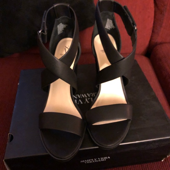 🧡NWT simply Vera wang strappy sandals - Picture 3 of 7